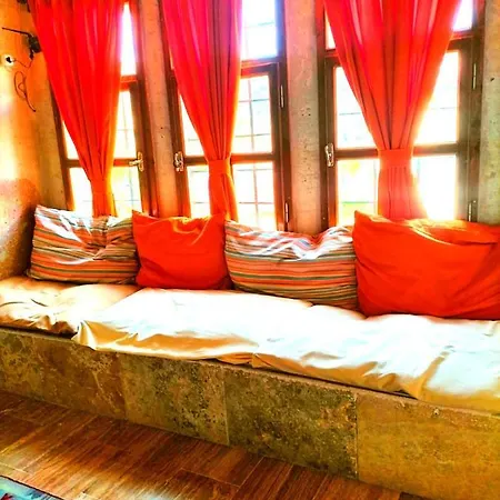 Cappadocia Cave House 호텔 어굽