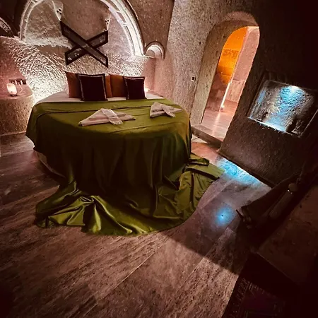 Cappadocia Cave House 酒店 于尔居普